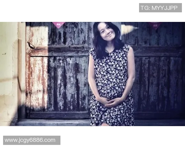 足球明星女友怀孕照曝光甜蜜瞬间引发网友热议与祝福 足球明星女友怀孕照曝光甜蜜瞬间引发网友热议与祝福